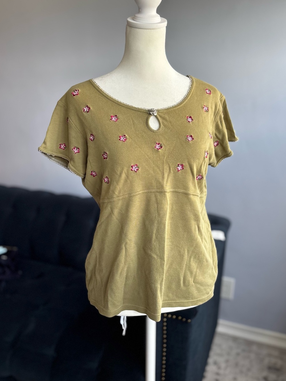 Etam Y2K Style Olive Floral Embroidered Tee